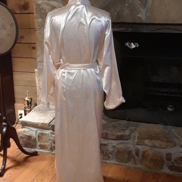 Vintage Victoria's Secret robe - Picture 7 of 8